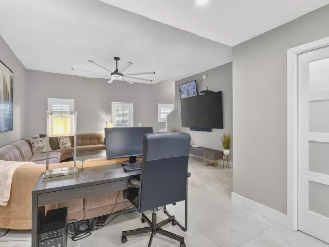 Продажа дома по адресу 724 SW 1st Avenue - фото 9357288