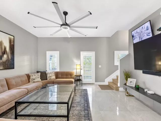 Продажа дома по адресу 724 SW 1st Avenue - фото 9357289