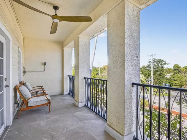Продажа дома по адресу 724 SW 1st Avenue - фото 9357303