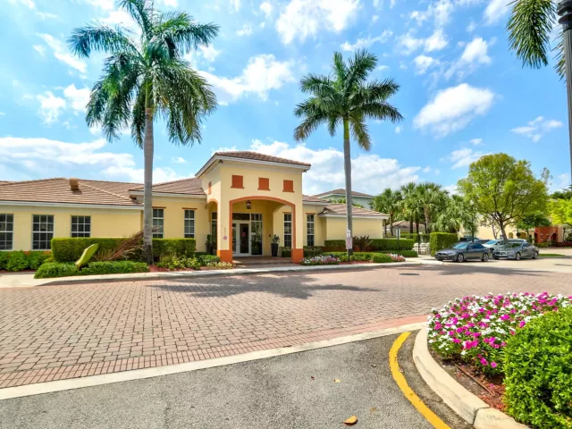 Продажа дома по адресу 724 SW 1st Avenue - фото 9357319
