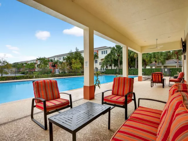 Продажа дома по адресу 724 SW 1st Avenue - фото 9357322