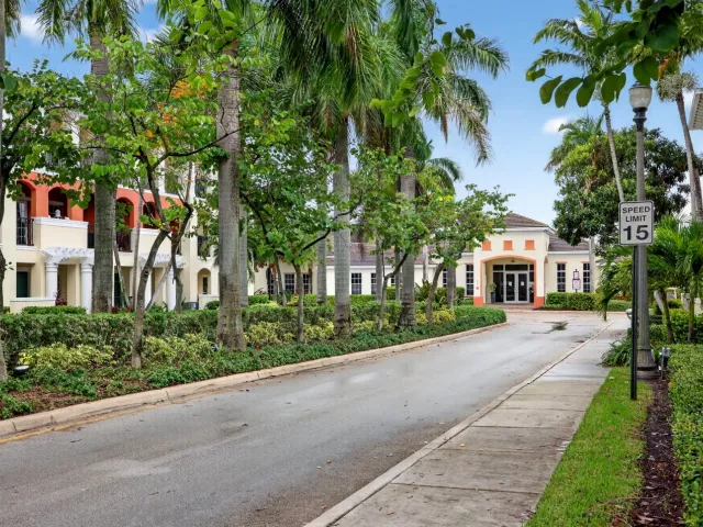 Продажа дома по адресу 724 SW 1st Avenue - фото 9357323