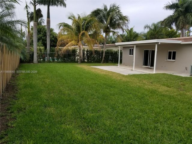 Дом в аренду по адресу 1016 NE 5th St 0 - фото 7523239