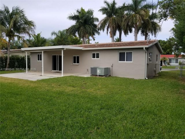 Дом в аренду по адресу 1016 NE 5th St 0 - фото 7523241