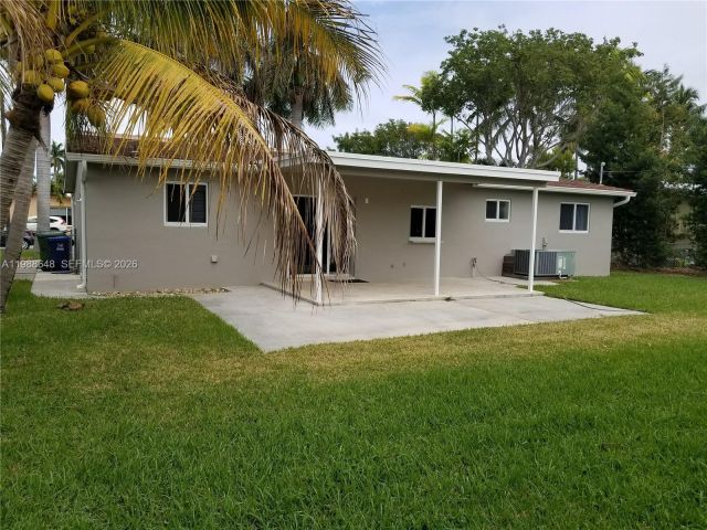 Дом в аренду по адресу 1016 NE 5th St 0 - фото 7523242