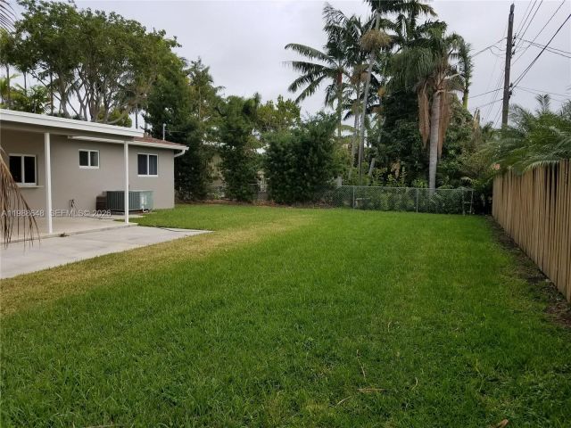 Дом в аренду по адресу 1016 NE 5th St 0 - фото 7523243