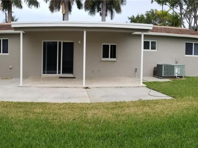 Дом в аренду по адресу 1016 NE 5th St 0 - фото 7523244