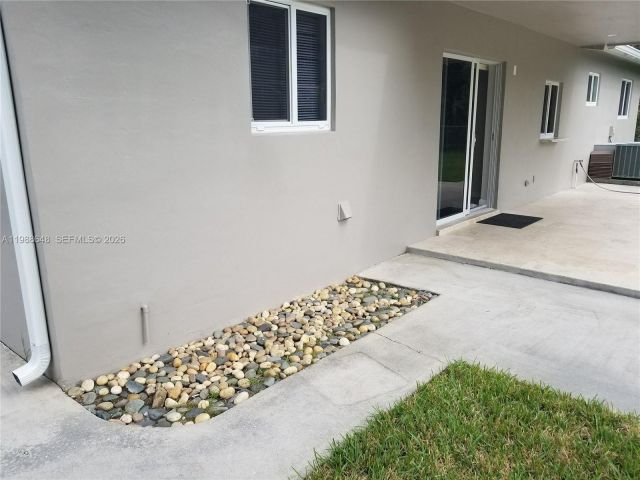 Дом в аренду по адресу 1016 NE 5th St 0 - фото 7523247