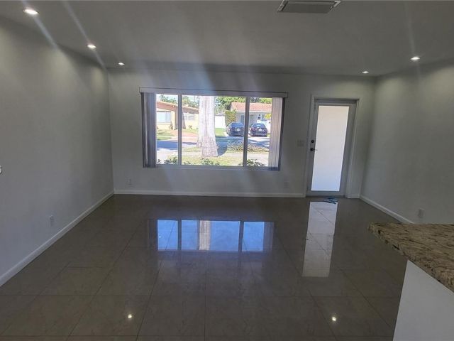 Дом в аренду по адресу 1016 NE 5th St 0 - фото 7523248