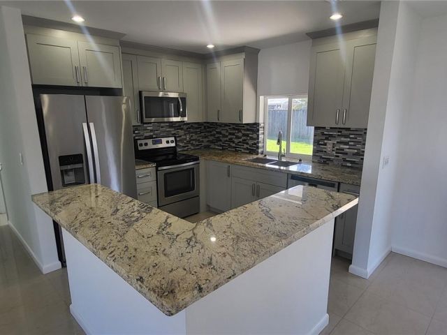 Дом в аренду по адресу 1016 NE 5th St 0 - фото 7523249