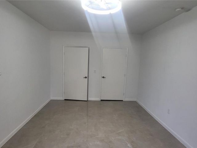 Дом в аренду по адресу 1016 NE 5th St 0 - фото 7523252