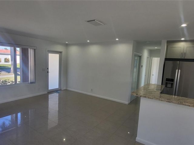 Дом в аренду по адресу 1016 NE 5th St 0 - фото 7523255