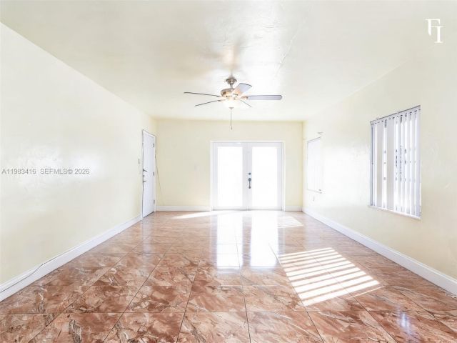 Продажа дома по адресу 1195 NW 48th St - фото 7531473