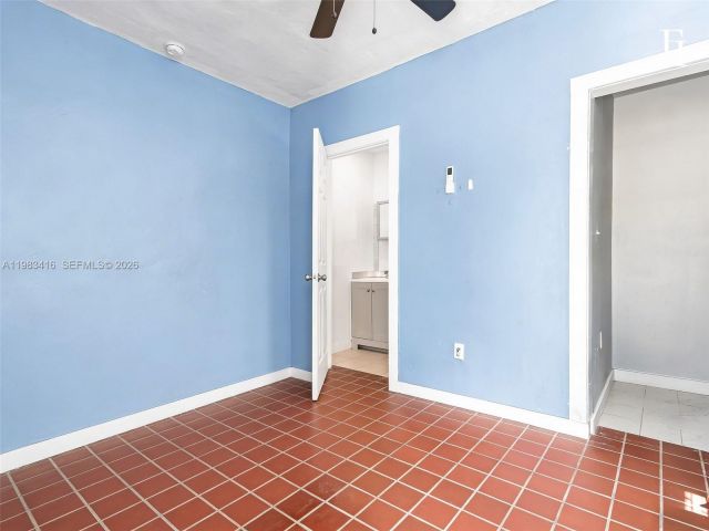 Продажа дома по адресу 1195 NW 48th St - фото 7531482