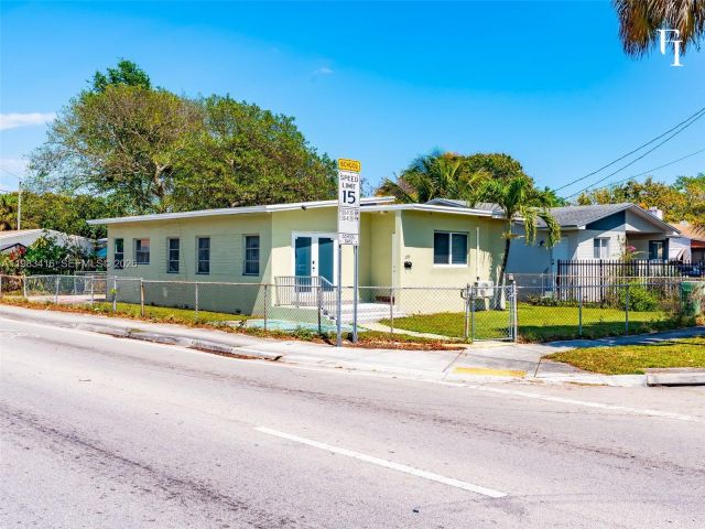 Продажа дома по адресу 1195 NW 48th St - фото 7531485