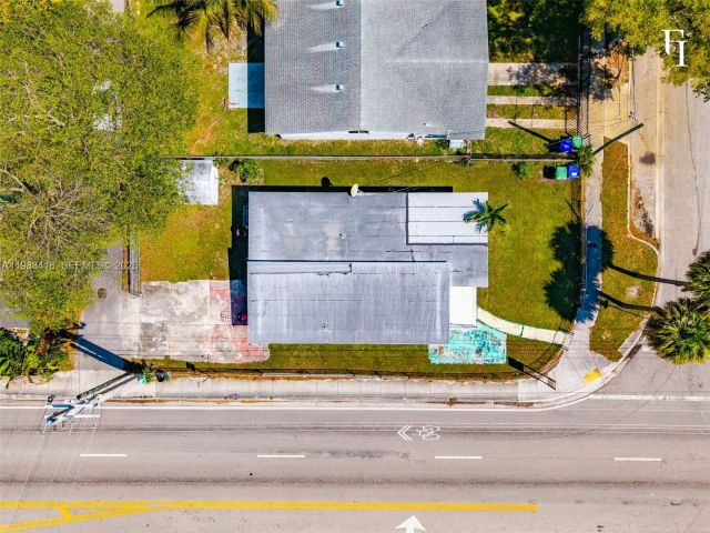 Продажа дома по адресу 1195 NW 48th St - фото 7531487