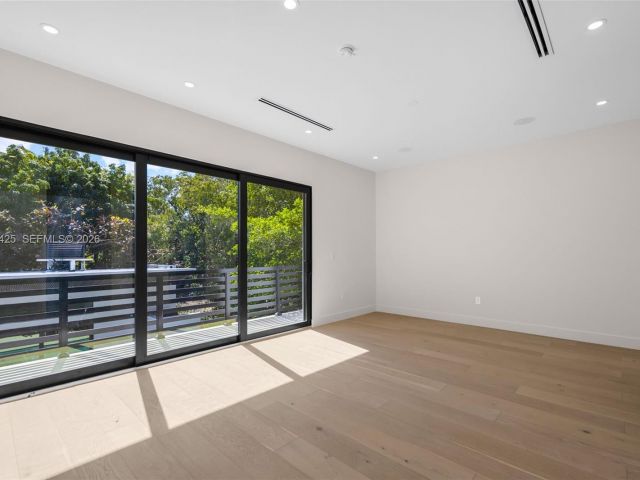 Продажа дома по адресу 280 NW 47th St - фото 7523337