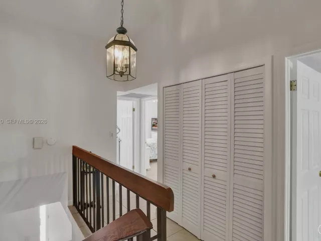 Продажа дома по адресу 16465 NE 26th Ave 18 - фото 7537082