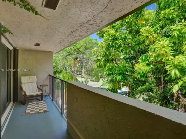 Продажа дома по адресу 16465 NE 26th Ave 18 - фото 7537085