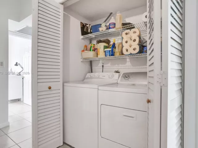 Продажа дома по адресу 16465 NE 26th Ave 18 - фото 7537089