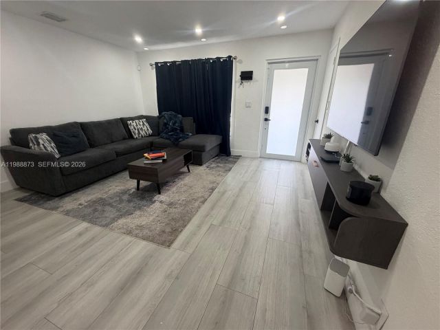 Дом в аренду по адресу 660 SW 30th Ter 0 - фото 7522992