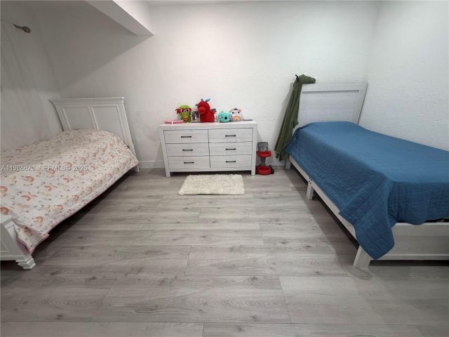 Дом в аренду по адресу 660 SW 30th Ter 0 - фото 7522994