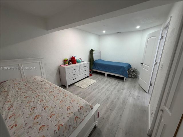 Дом в аренду по адресу 660 SW 30th Ter 0 - фото 7522995