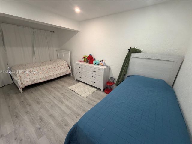 Дом в аренду по адресу 660 SW 30th Ter 0 - фото 7522996