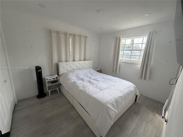 Дом в аренду по адресу 660 SW 30th Ter 0 - фото 7522997