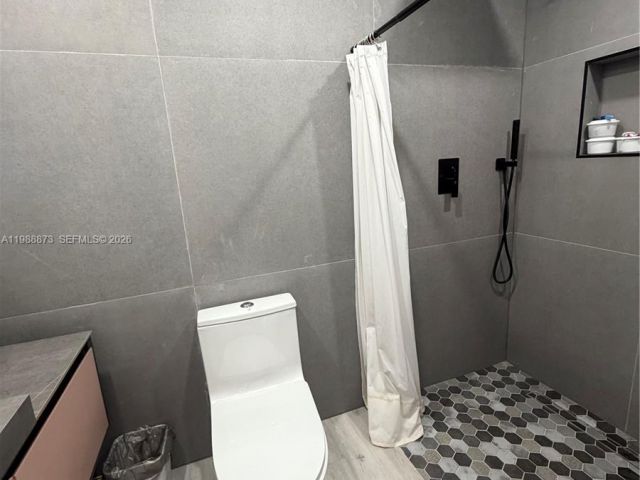 Дом в аренду по адресу 660 SW 30th Ter 0 - фото 7523002