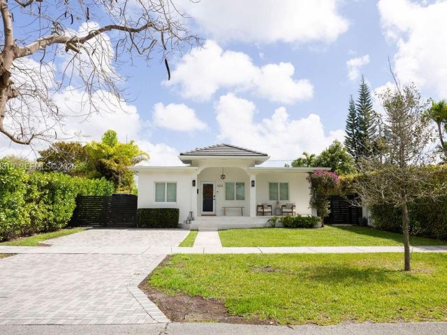 Продажа дома по адресу 3205 SW 68th Ave - фото 7523309