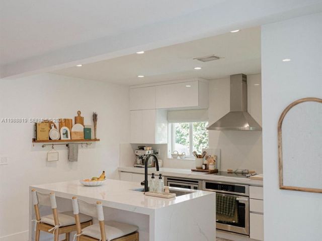 Продажа дома по адресу 3205 SW 68th Ave - фото 7523316