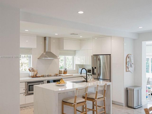 Продажа дома по адресу 3205 SW 68th Ave - фото 7523317