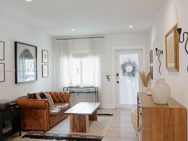 Продажа дома по адресу 3205 SW 68th Ave - фото 7523320