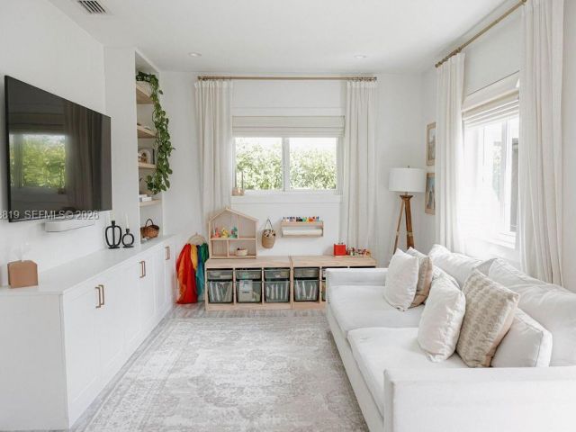 Продажа дома по адресу 3205 SW 68th Ave - фото 7523321