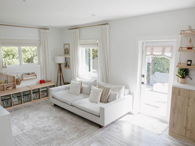 Продажа дома по адресу 3205 SW 68th Ave - фото 7523322