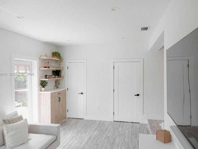 Продажа дома по адресу 3205 SW 68th Ave - фото 7523324