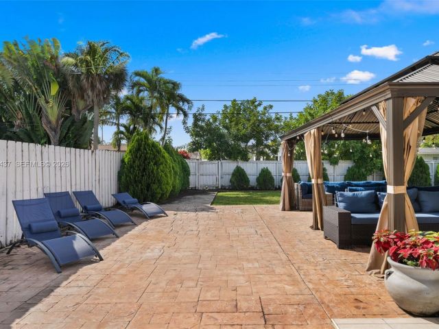 Дом в аренду по адресу 4306 Johnson St - фото 7523556