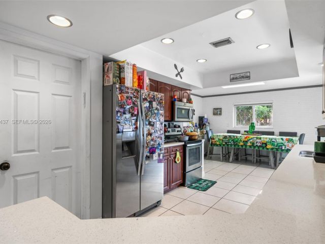 Дом в аренду по адресу 4306 Johnson St - фото 7523559