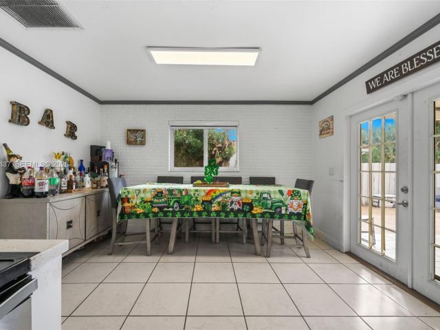 Дом в аренду по адресу 4306 Johnson St - фото 7523563