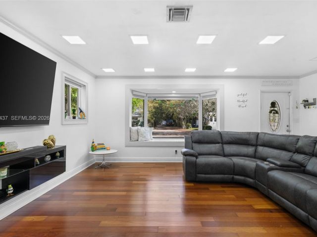 Дом в аренду по адресу 4306 Johnson St - фото 7523564