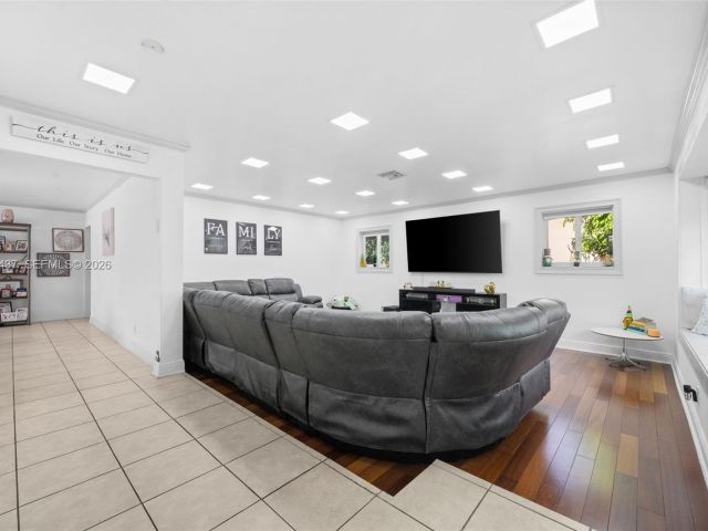 Дом в аренду по адресу 4306 Johnson St - фото 7523565