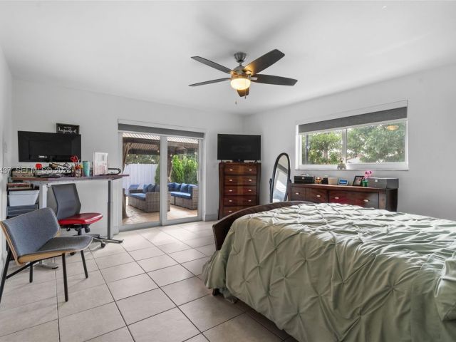 Дом в аренду по адресу 4306 Johnson St - фото 7523569