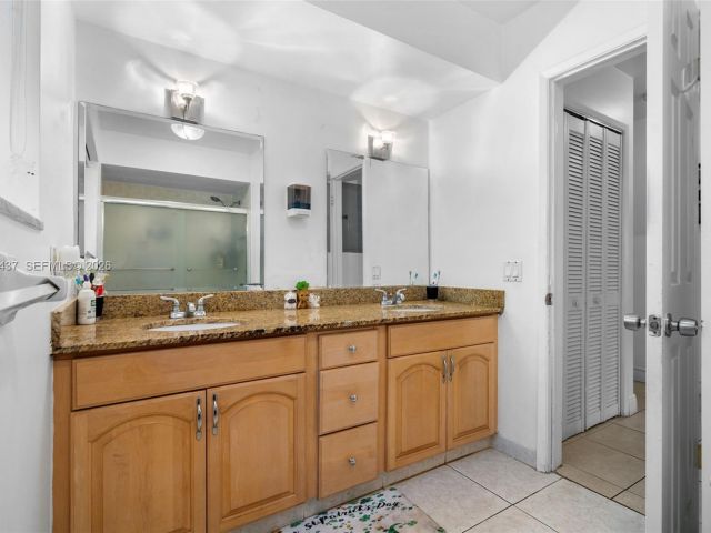 Дом в аренду по адресу 4306 Johnson St - фото 7523570