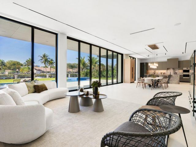 Дом в аренду по адресу 493 Holiday Dr - фото 7525293