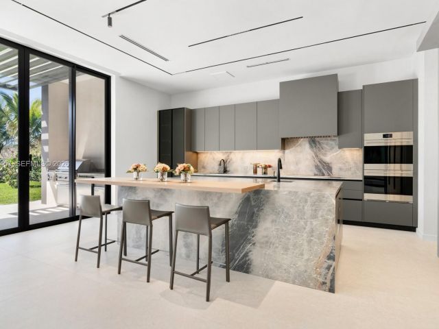 Дом в аренду по адресу 493 Holiday Dr - фото 7525296