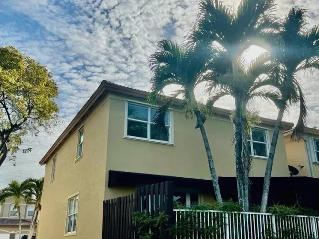 Дом в аренду по адресу 8666 NW 109th Ct 8666 - фото 7542872