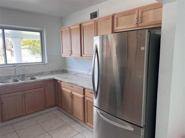 Продажа дома по адресу 3090 NW 29th St - фото 7524303