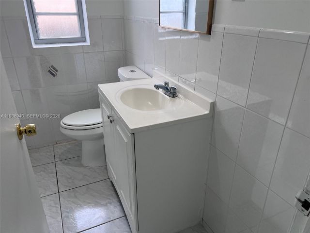 Продажа дома по адресу 3090 NW 29th St - фото 7524305