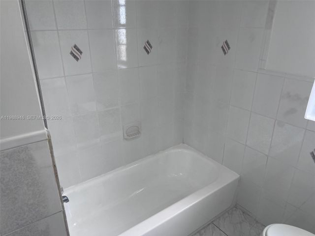 Продажа дома по адресу 3090 NW 29th St - фото 7524306